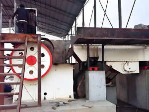 顎式破碎機(jī)腔型設(shè)計(jì)決定了破碎的效果